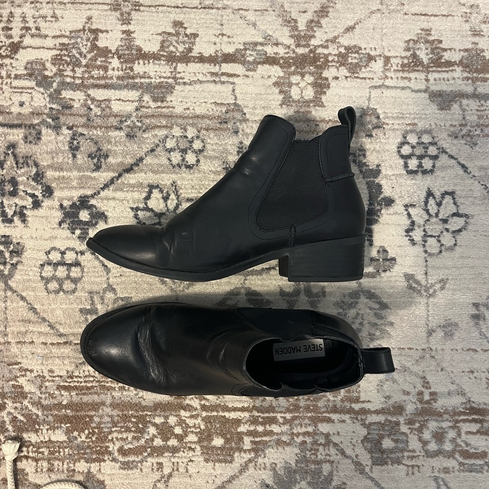Steve Madden black booties